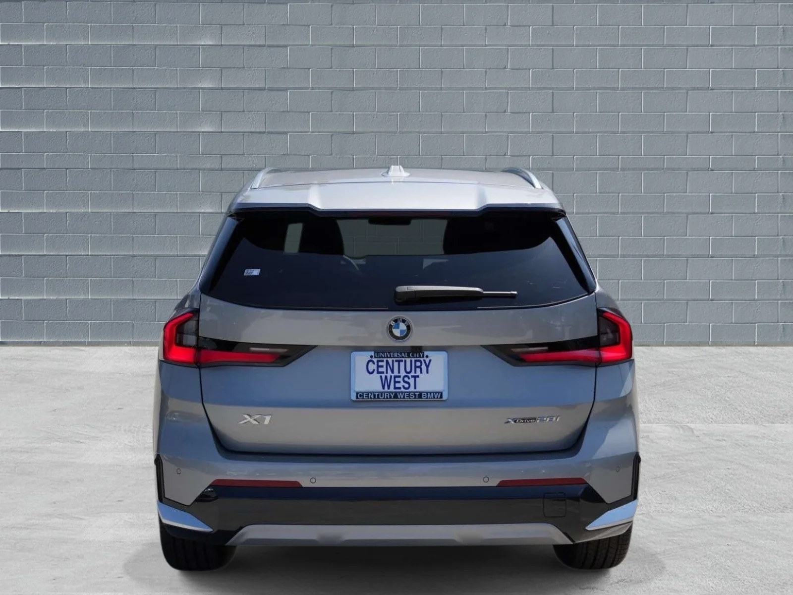 New 2026 Space Silver Metallic BMW xDrive28i image 4