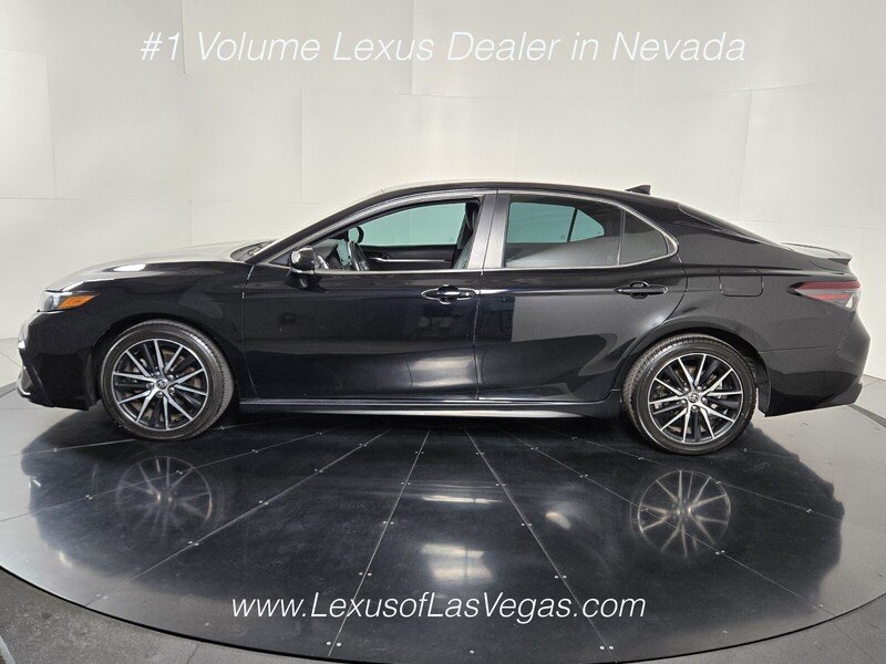 Used 2022 Midnight Black Metallic Toyota SE image 3