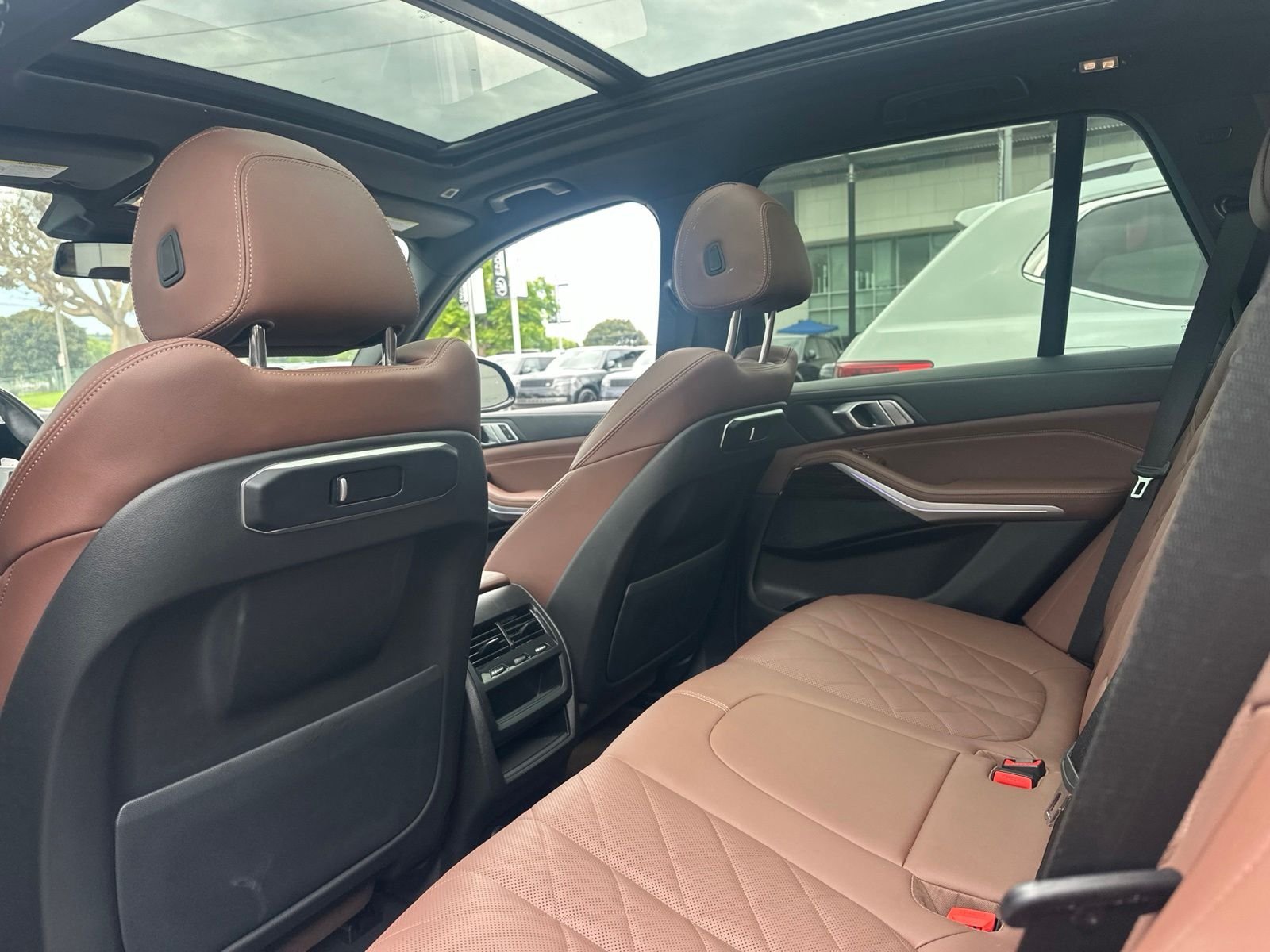 Used 2024 Dravit Gray Metallic BMW xDrive50e image 21