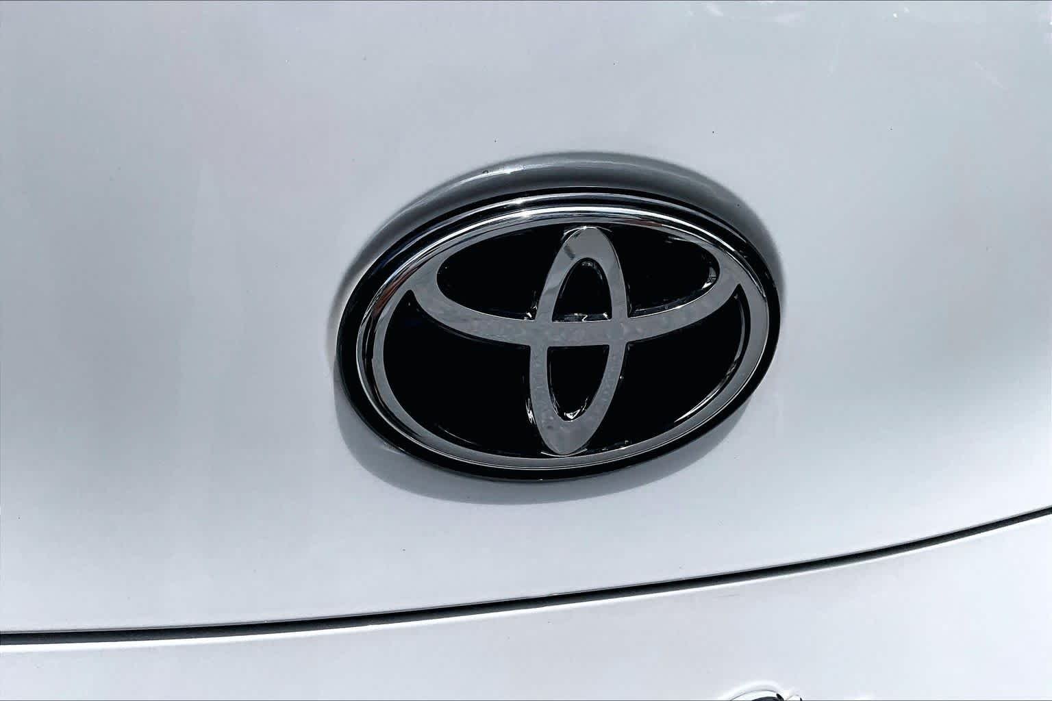 Used 2025 Absolute Zero Toyota 3.0 Premium image 28