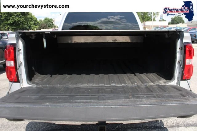 Used 2017 Silver GMC SLE image 7