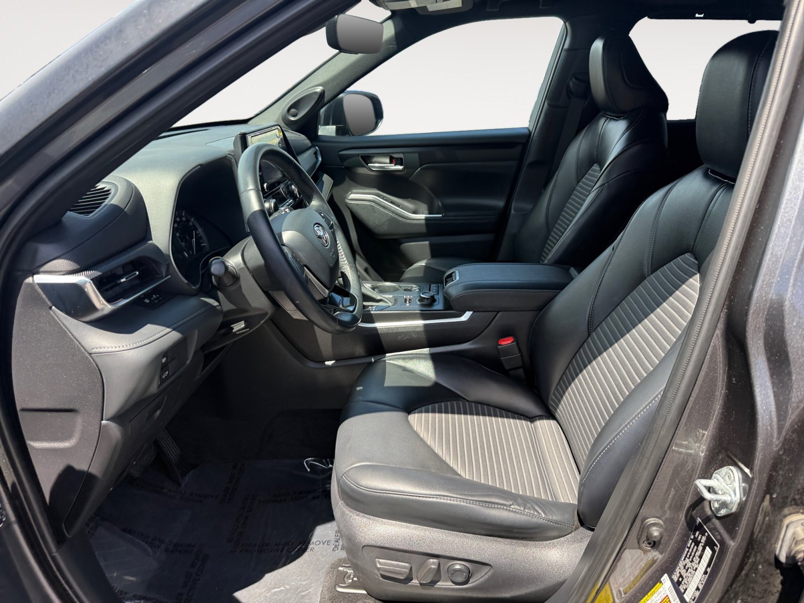 Used 2021 Magnetic Gray Metallic Toyota XSE image 10