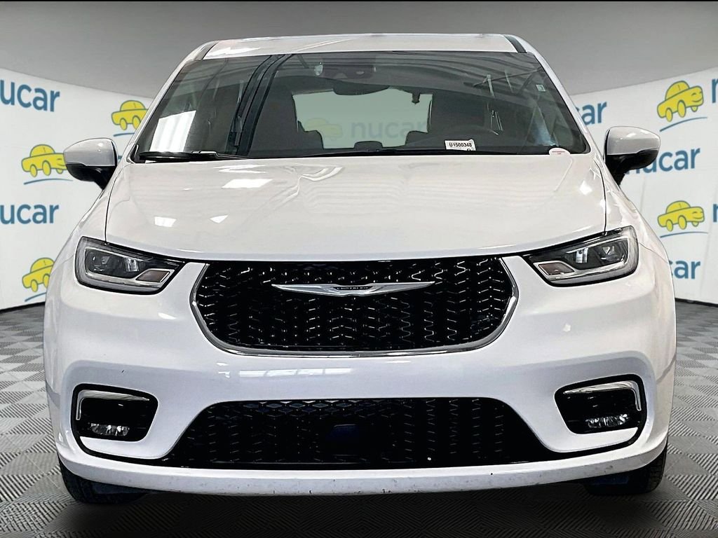 Used 2023 White Chrysler Touring L image 2