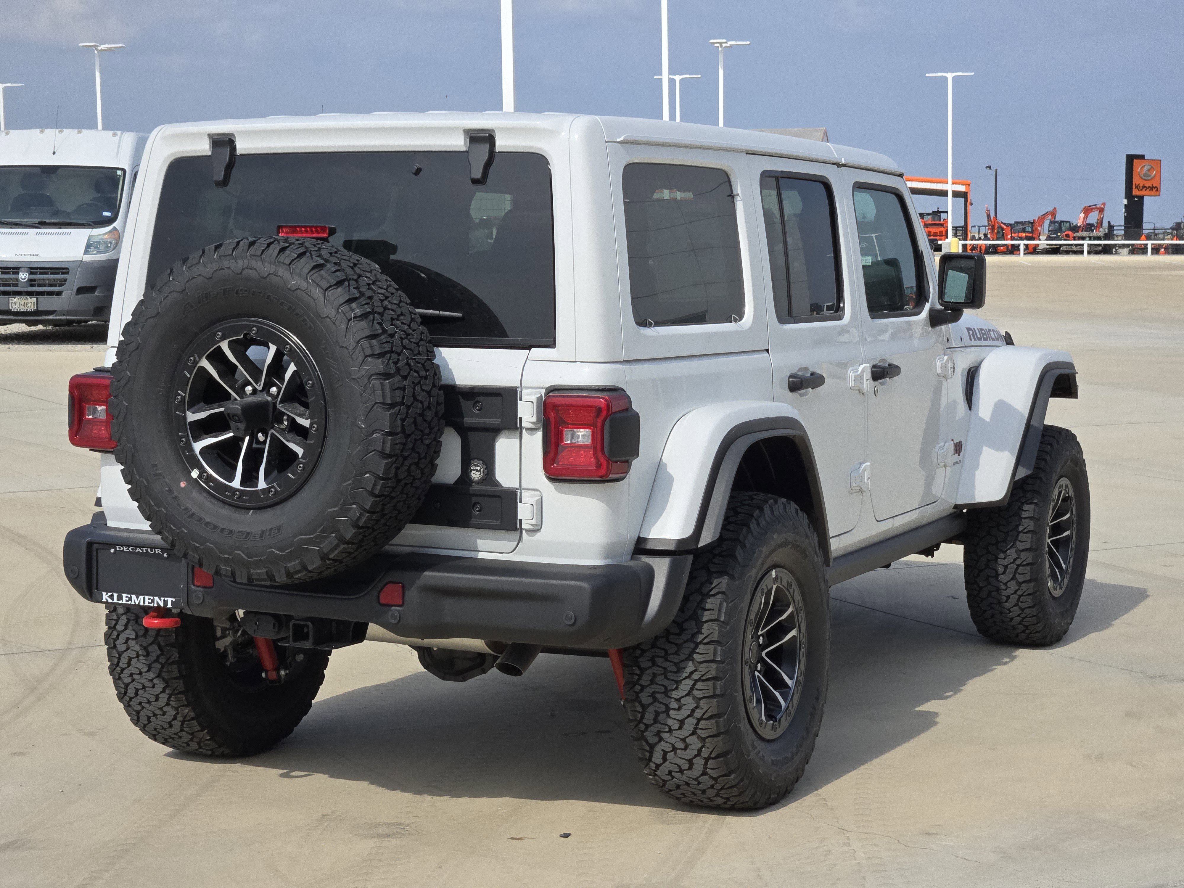 New 2026 Bright White Clear-Coat Exterior Paint Jeep Rubicon X image 5