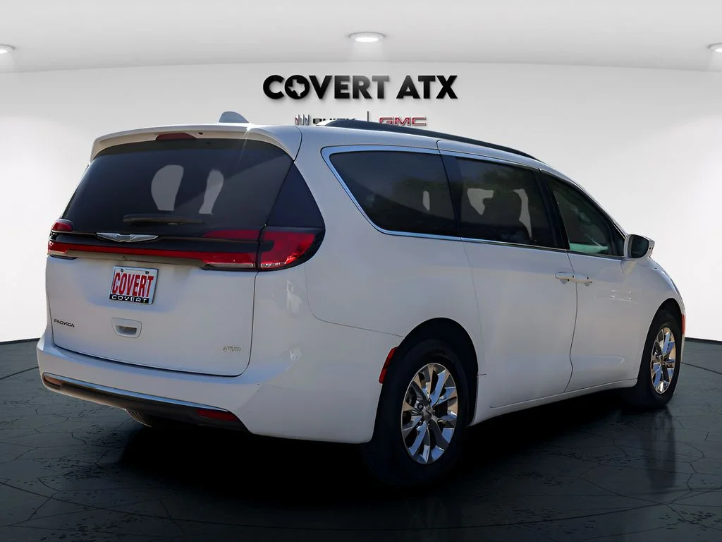 Used 2022 White Chrysler Touring L image 7