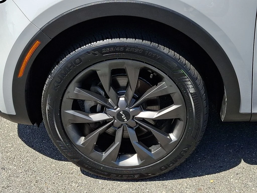 Certified Used 2023 Wolf Gray Kia X-Line EX image 8
