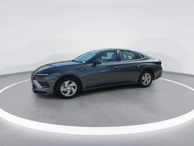 Used 2026 Gray Hyundai SE image 4