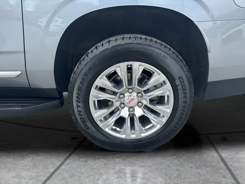 Used 2025 Silver GMC Denali image 33