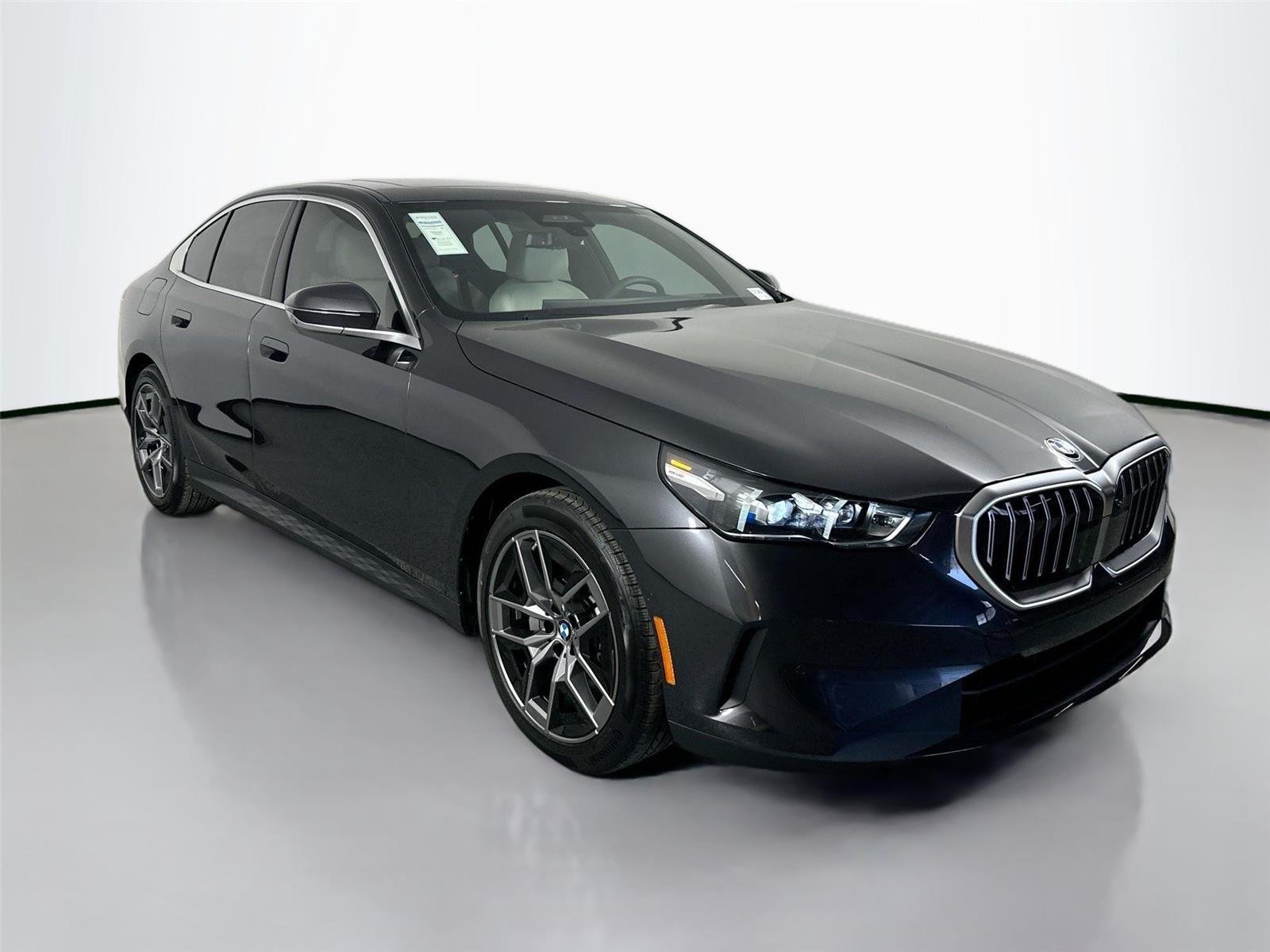 Certified Used 2026 Dark Graphite Metallic BMW 530i image 4