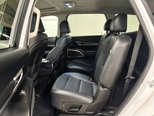 Used 2024 White Kia S image 19