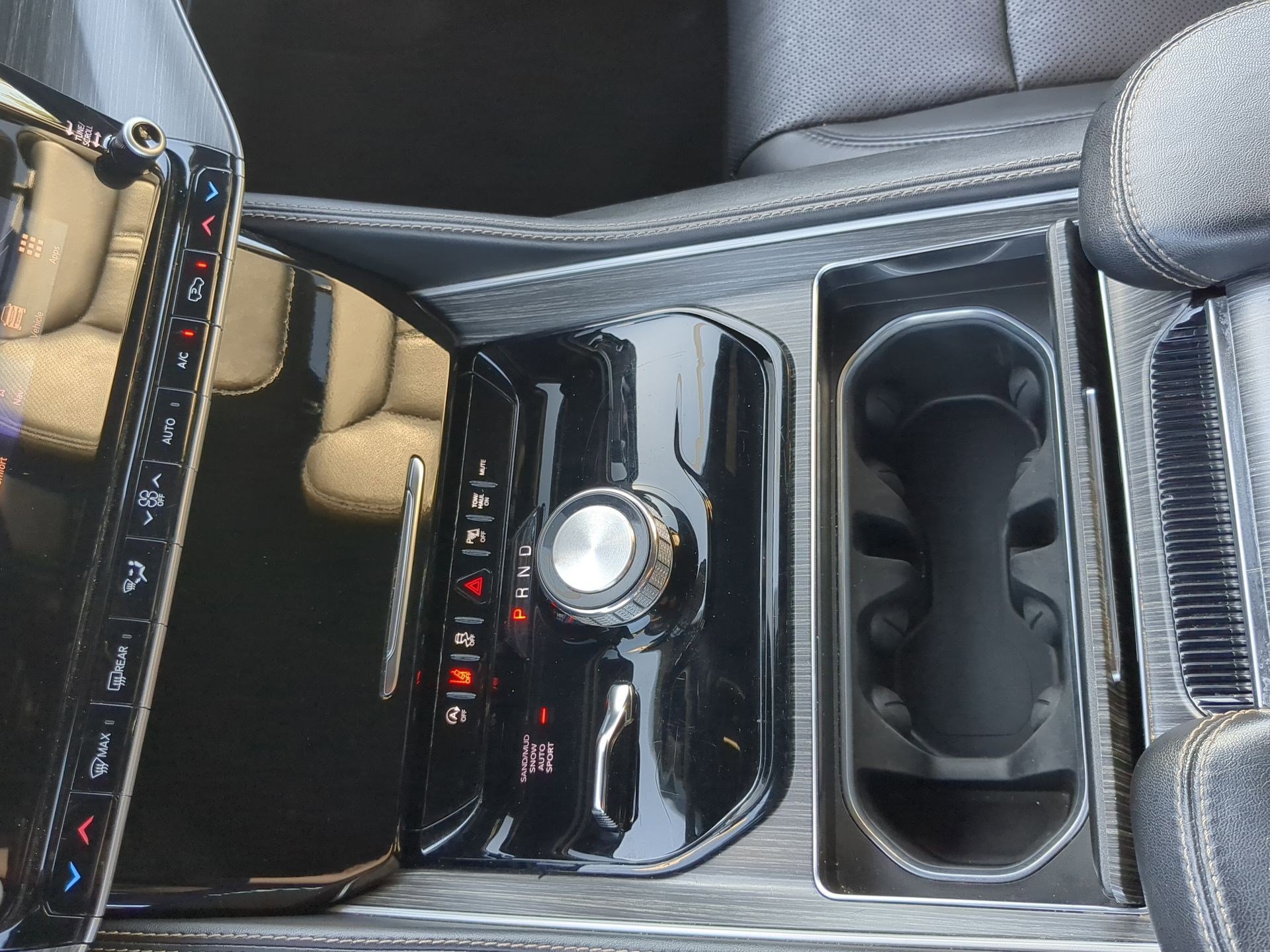 2024 Jeep Wagoneer Series II - Photo 16