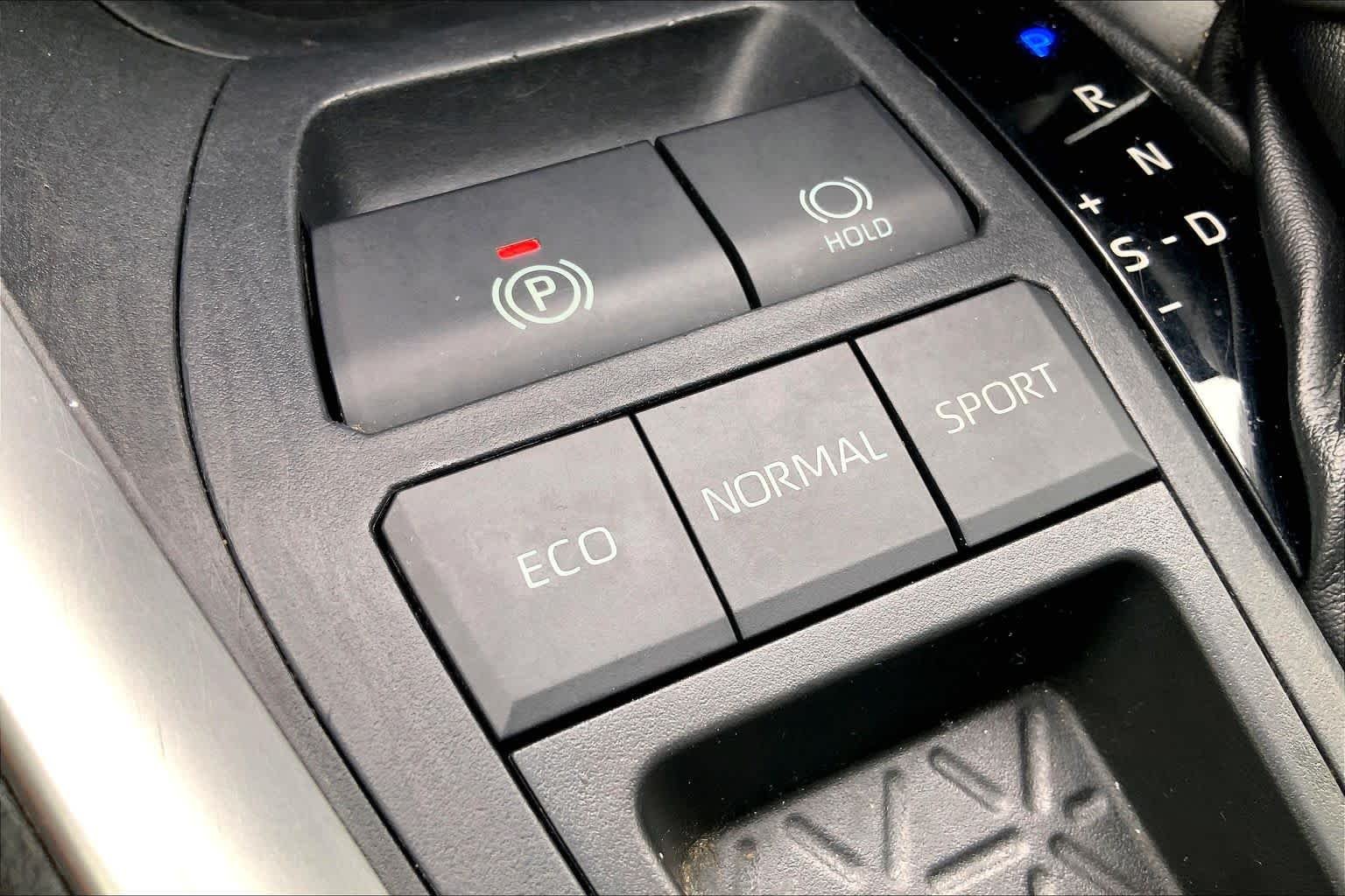 Used 2020 Magnetic Gray Metallic Toyota XLE Premium image 29