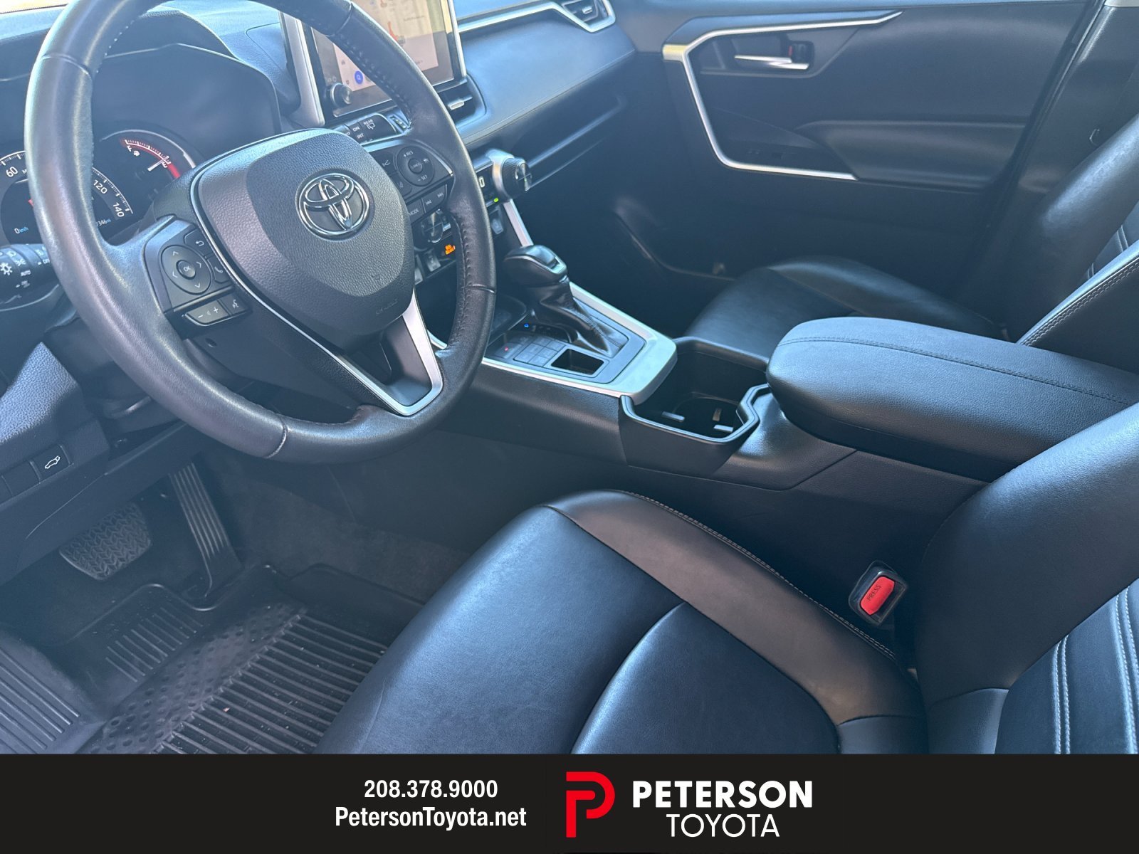 Used 2023  Toyota XLE Premium image 9