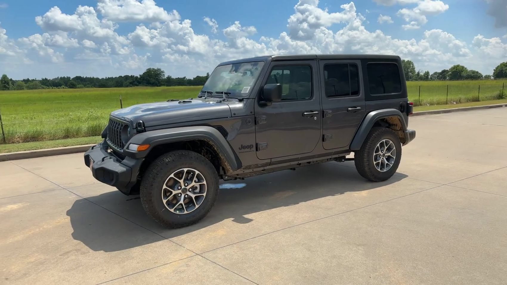 New 2024 Granite Crystal Metallic Clearcoat Jeep Sport S image 4