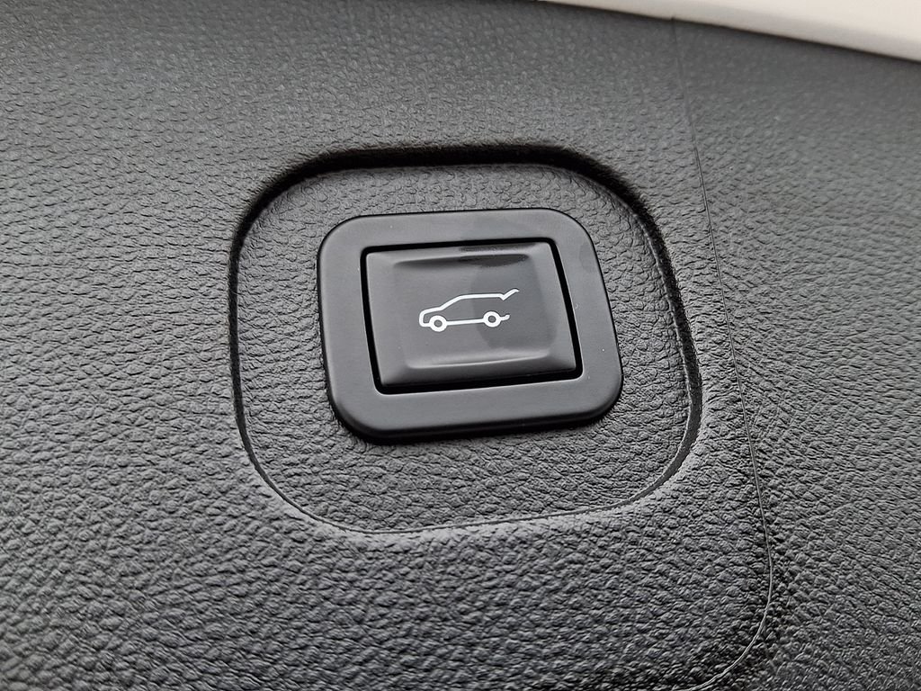 Used 2017 Summit White GMC SLT image 28