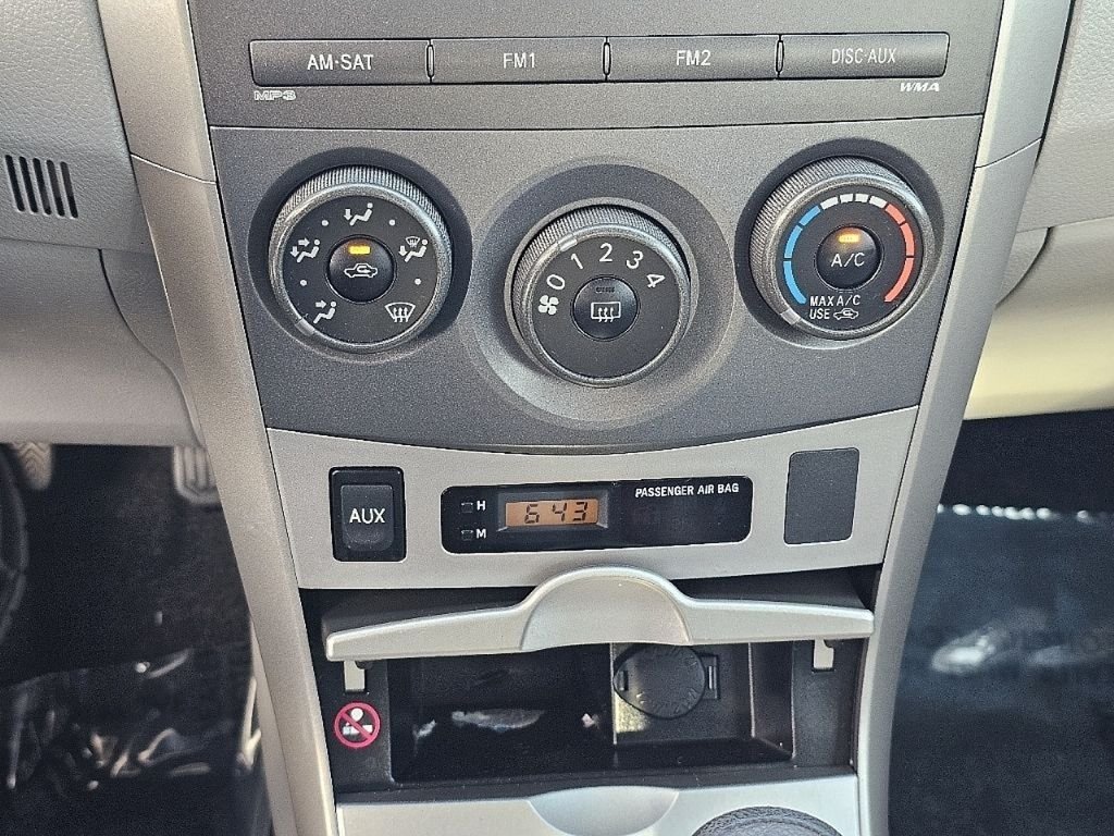 Used 2011 Classic Silver Metallic Toyota LE image 33