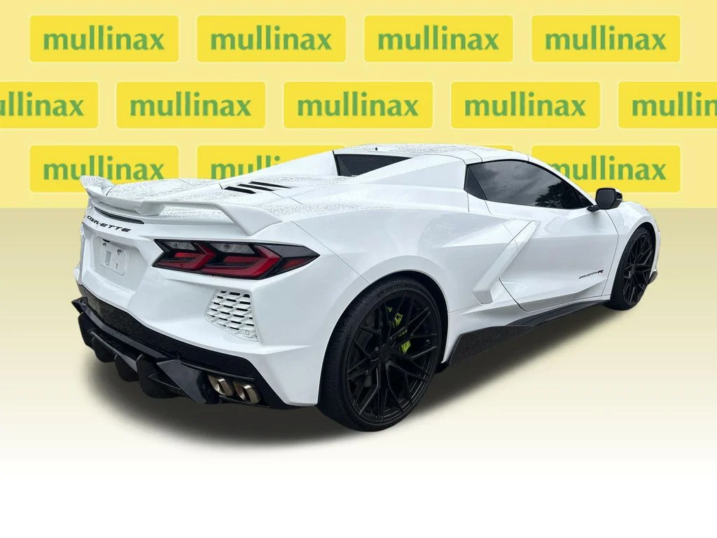 Used 2023 White Chevrolet Stingray image 2