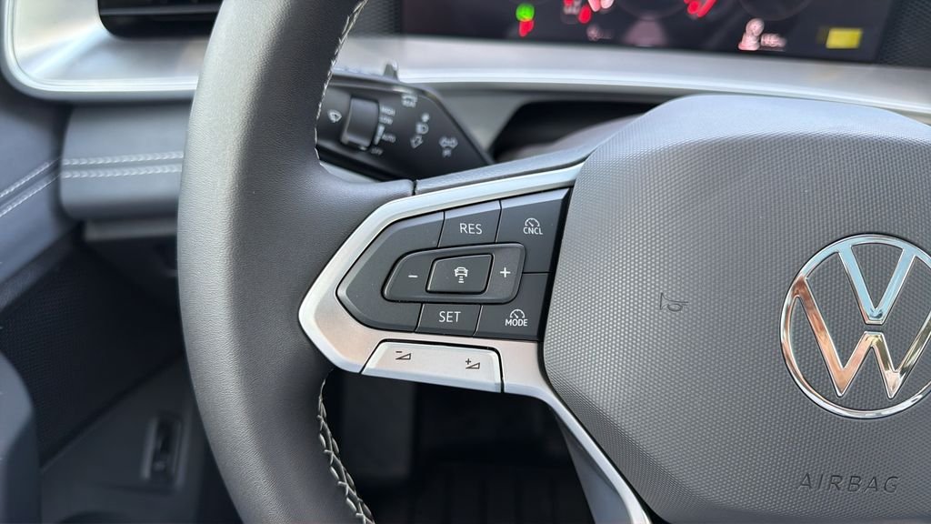 New 2026 Platinum Gray Metallic Volkswagen 2.0T SE image 23