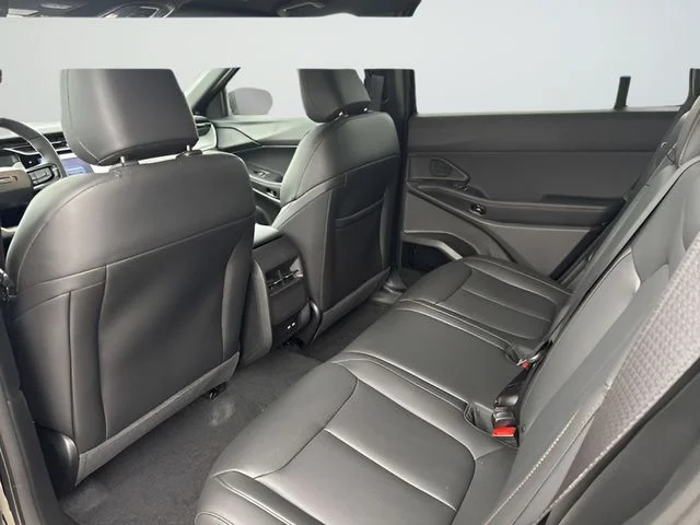 New 2026 Diamond Black Crystal Pearl-Coat Exterior Paint Jeep Limited image 20