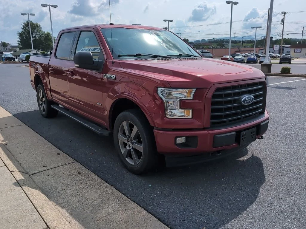 Used 2017 Red Ford XLT image 3