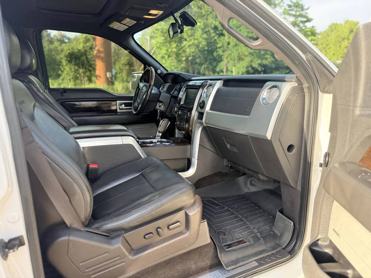 Used 2014 White Ford Platinum 4x4 4dr SuperCrew Styleside 5.5 ft. SB image 22