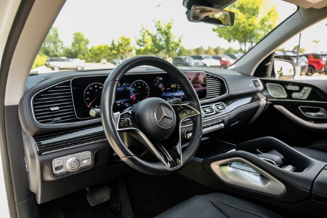 Used 2024 White Mercedes-Benz GLE 580 image 3