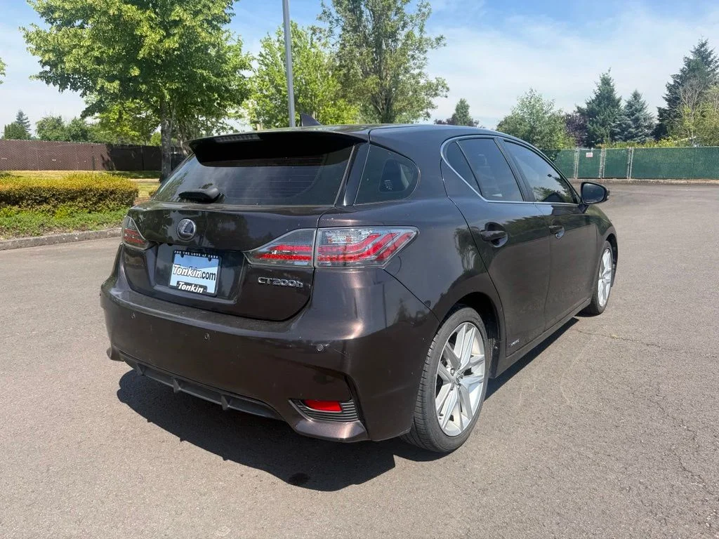 Used 2016 Pearl Lexus 200h image 7