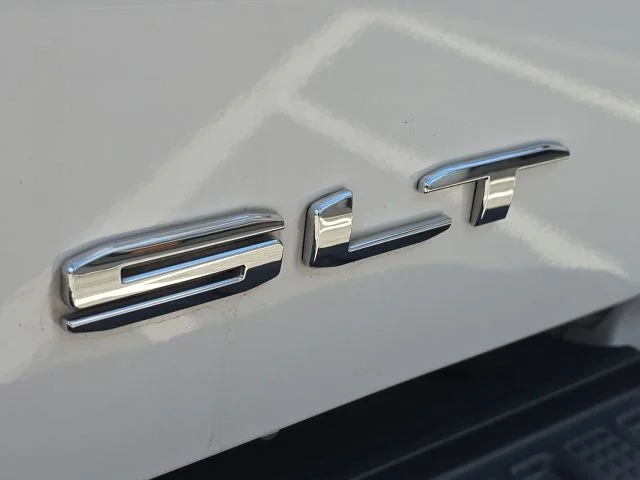 Used 2021 White GMC SLT image 11