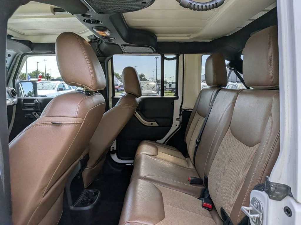 Used 2017 White Jeep Unlimited Sahara image 13