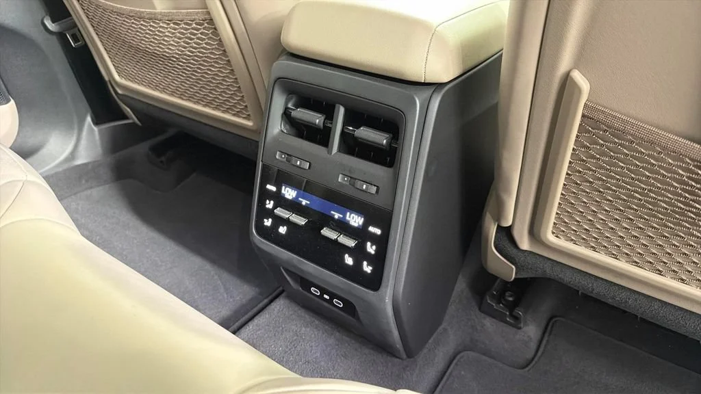 2025 Porsche Macan Base - Photo 32