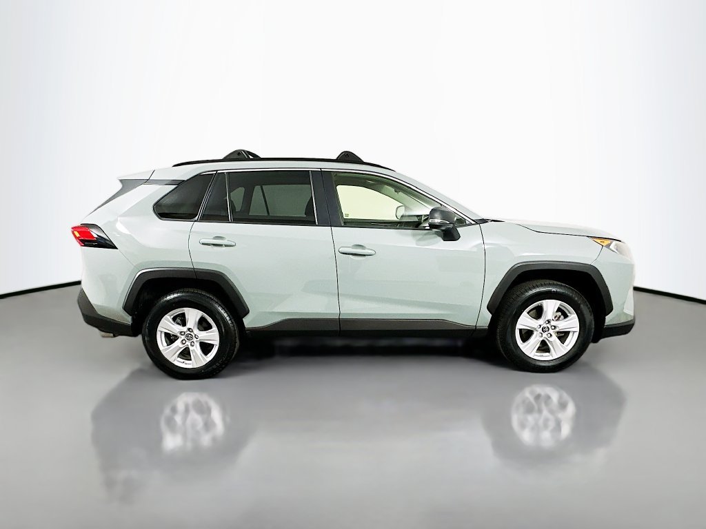 Used 2019  Toyota XLE image 4
