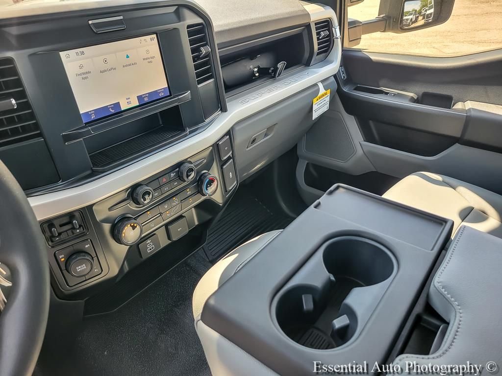 New 2025 Oxford White Ford F-450® XL image 13