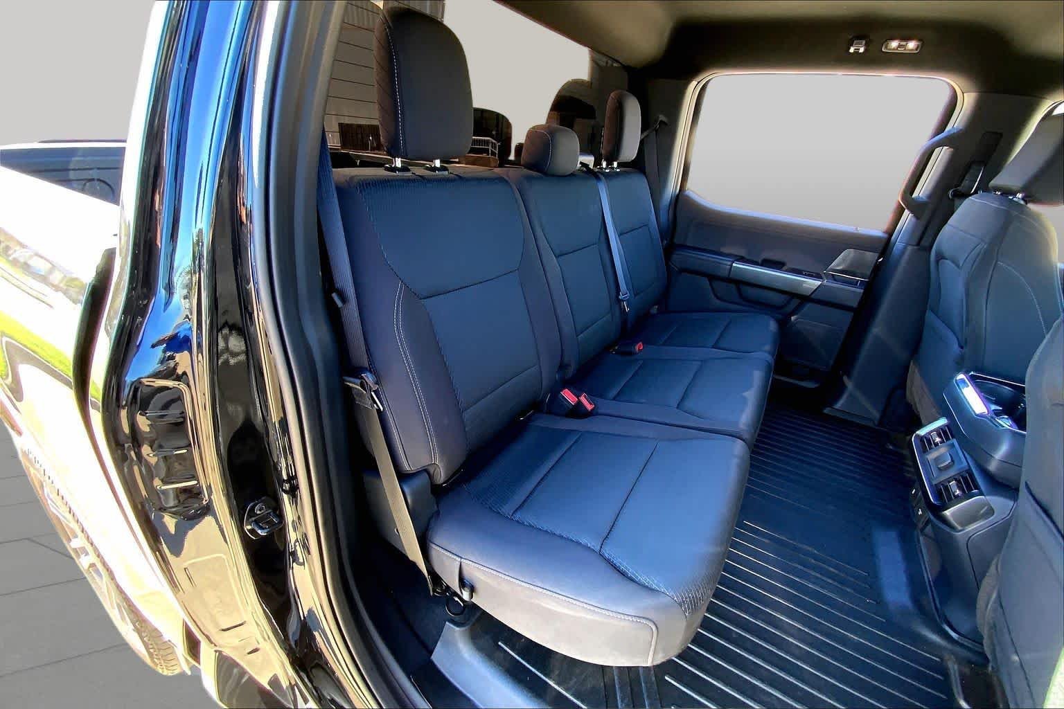 Used 2023 Agate Black Metallic Ford XLT image 19