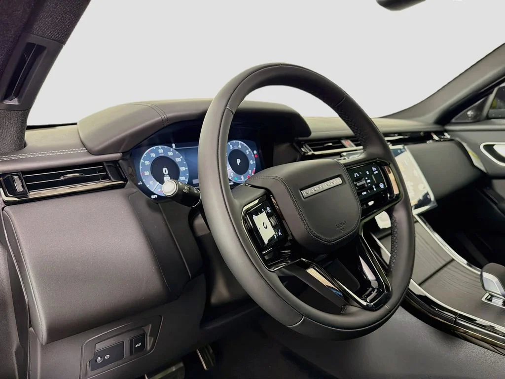 New 2026 Santorini Black Land Rover Belgravia Edition image 9