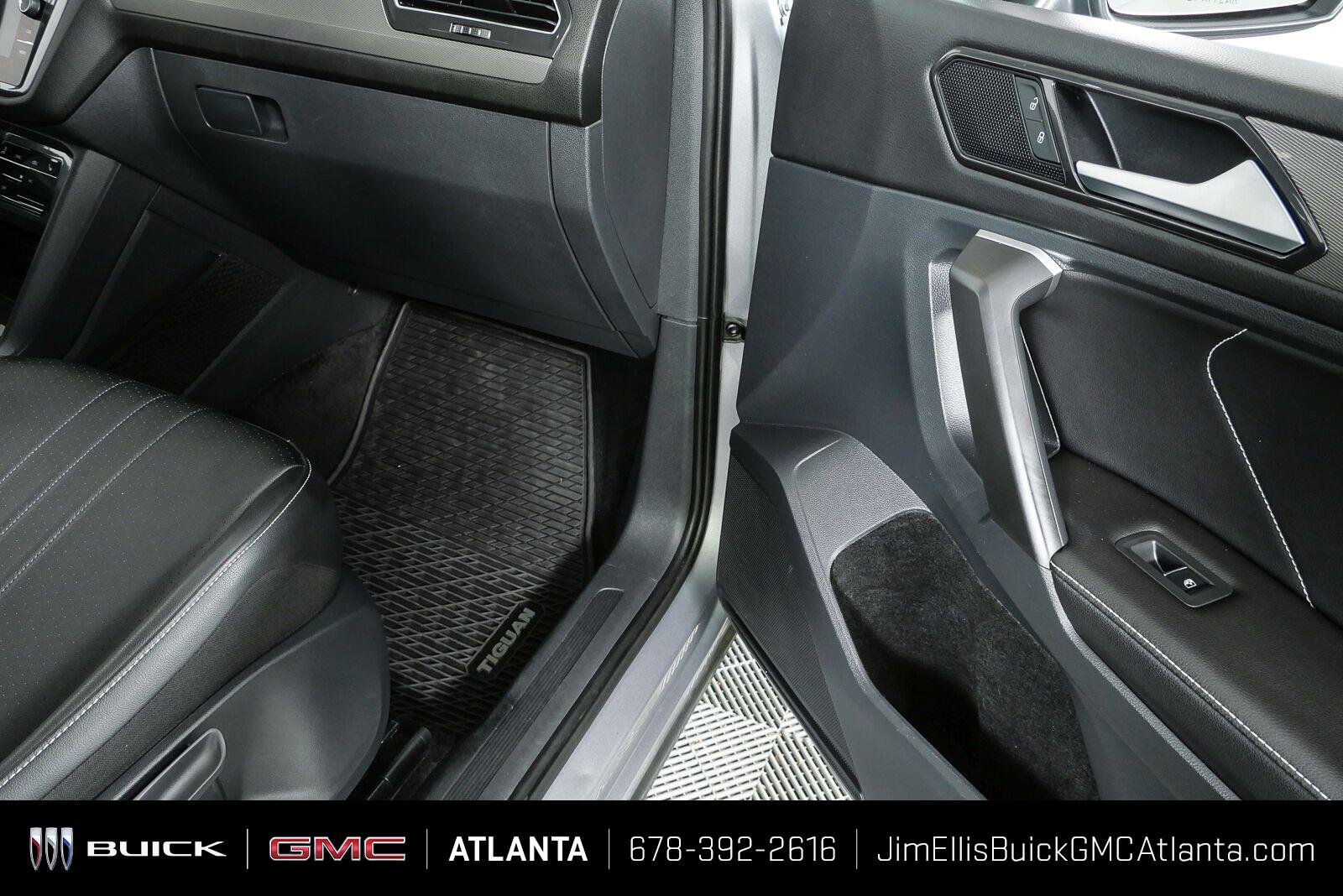 Used 2024 Pyrite Silver Metallic Volkswagen SE image 23