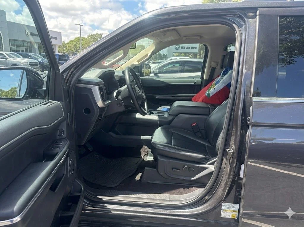 Used 2023 Gray Ford XLT image 4