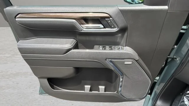 Used 2025 Cypress Gray Chevrolet LT Trail Boss image 17