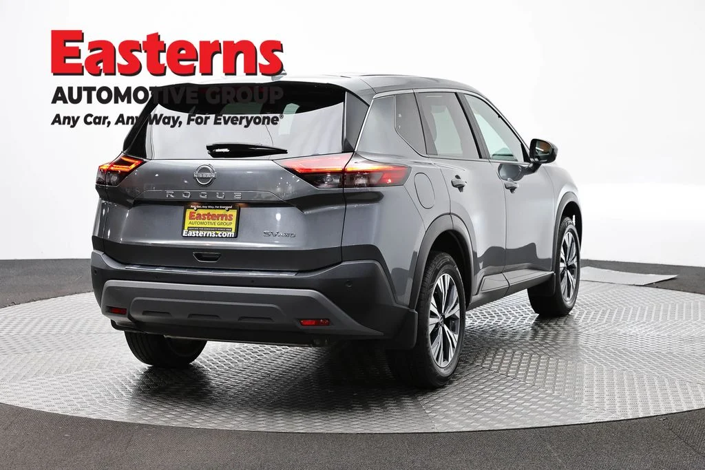 Used 2023 Gray Nissan SV image 5