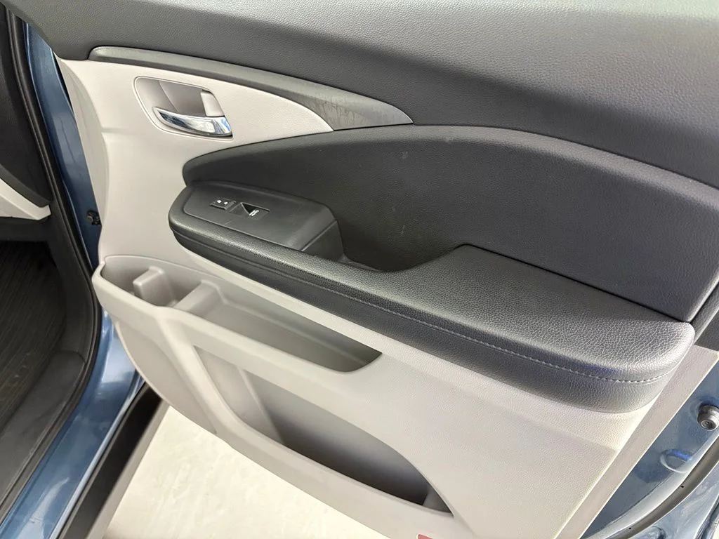 Used 2016  Honda EX-L image 43