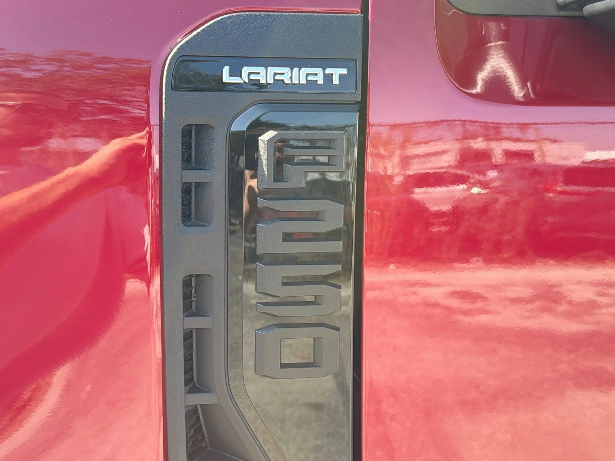 Used 2025 Ruby Red Metallic Ford LARIAT image 11