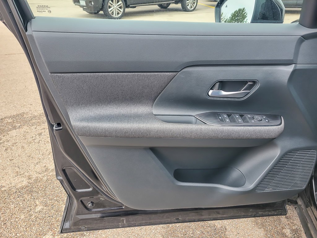 Used 2025 Super Black Nissan SV image 17