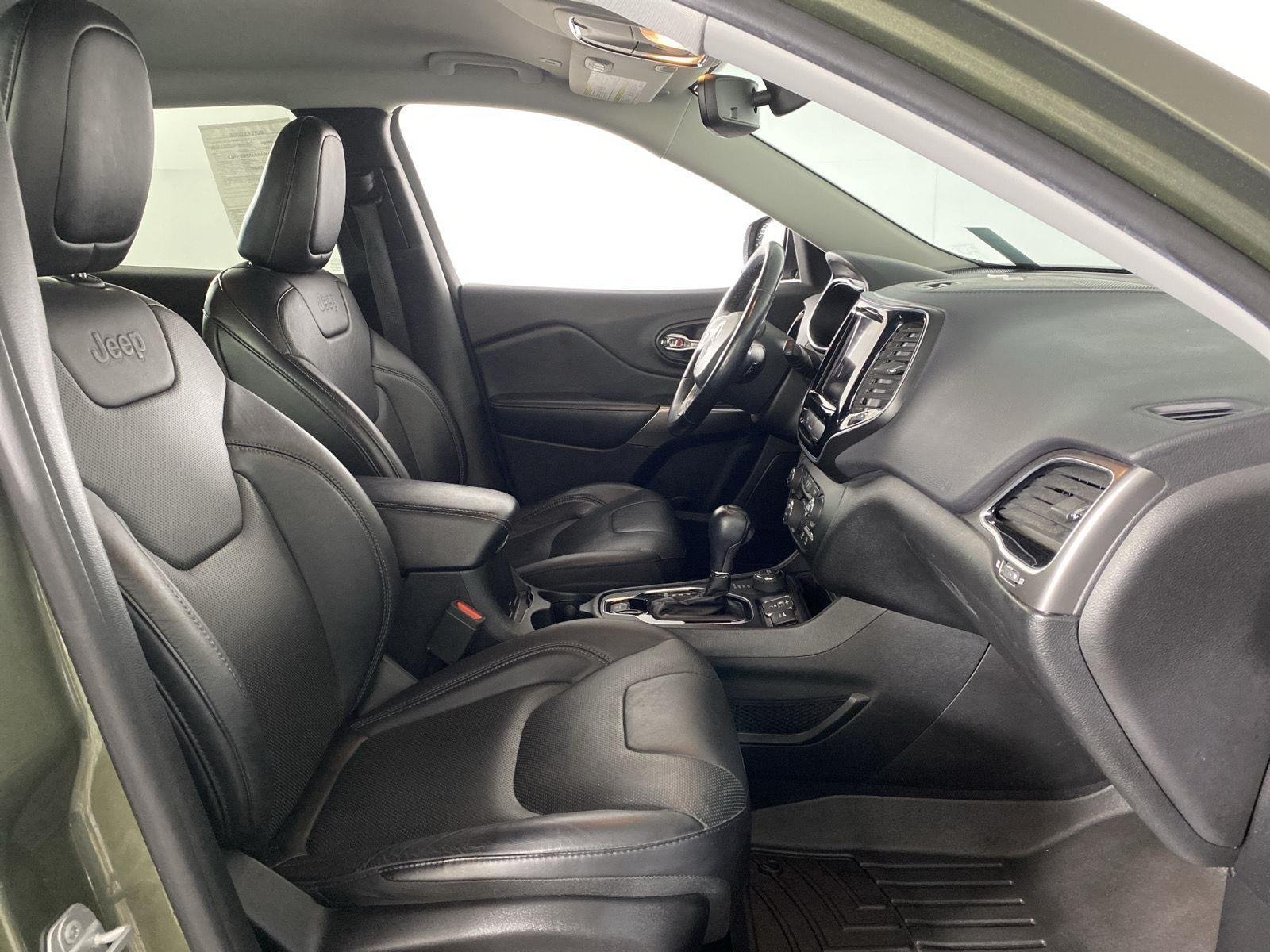 Used 2019 Olive Green Pearlcoat Jeep Limited image 27