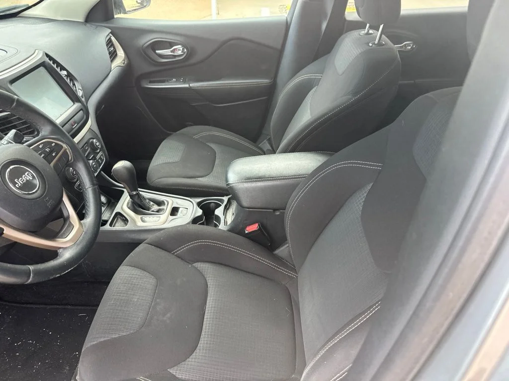 Used 2016 Jeep Cherokee Latitude with VIN 1C4PJLCB1GW291710 for sale in Hutchinson, KS