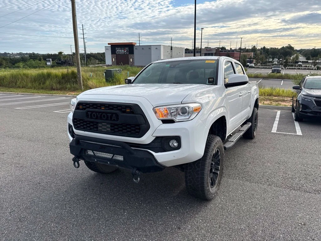 Used 2020 White Toyota SR image 5