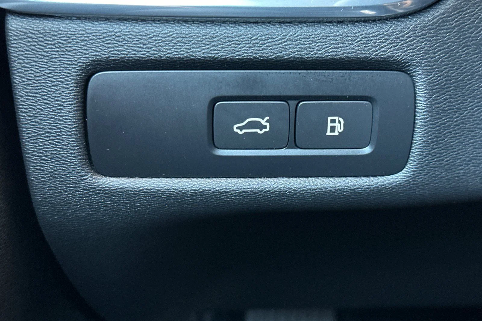 Used 2025  Volvo T8 Core image 30