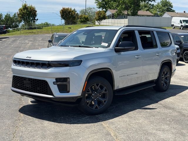 New 2026 Silver-Zynith Exterior Paint Jeep Limited Altitude image 2