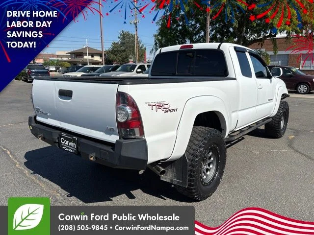 Used 2011 Super White Toyota  image 4