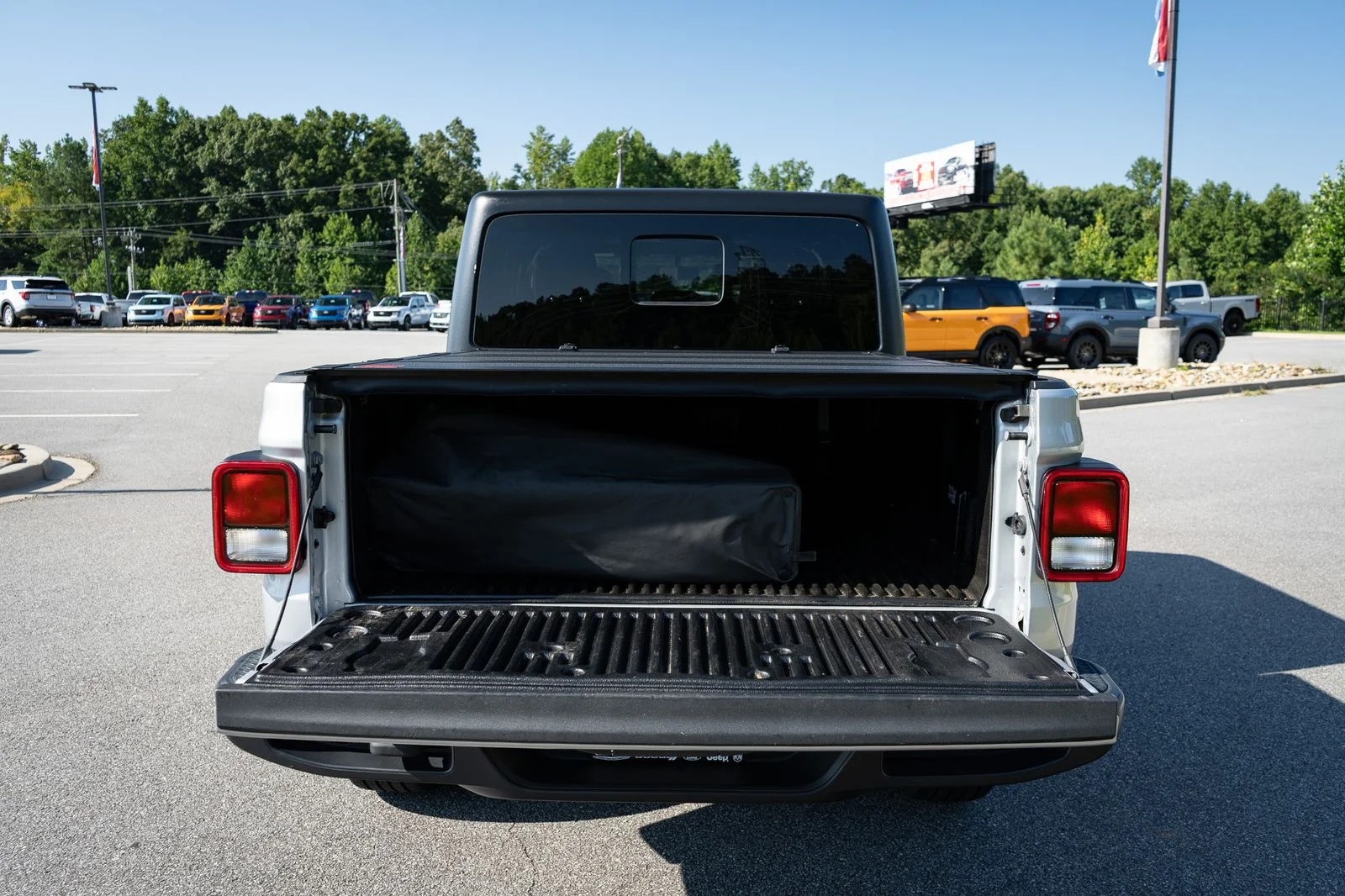 Used 2023 Silver Jeep Overland image 9