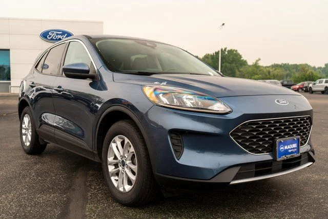 Used 2020 Blue Ford SE image 4