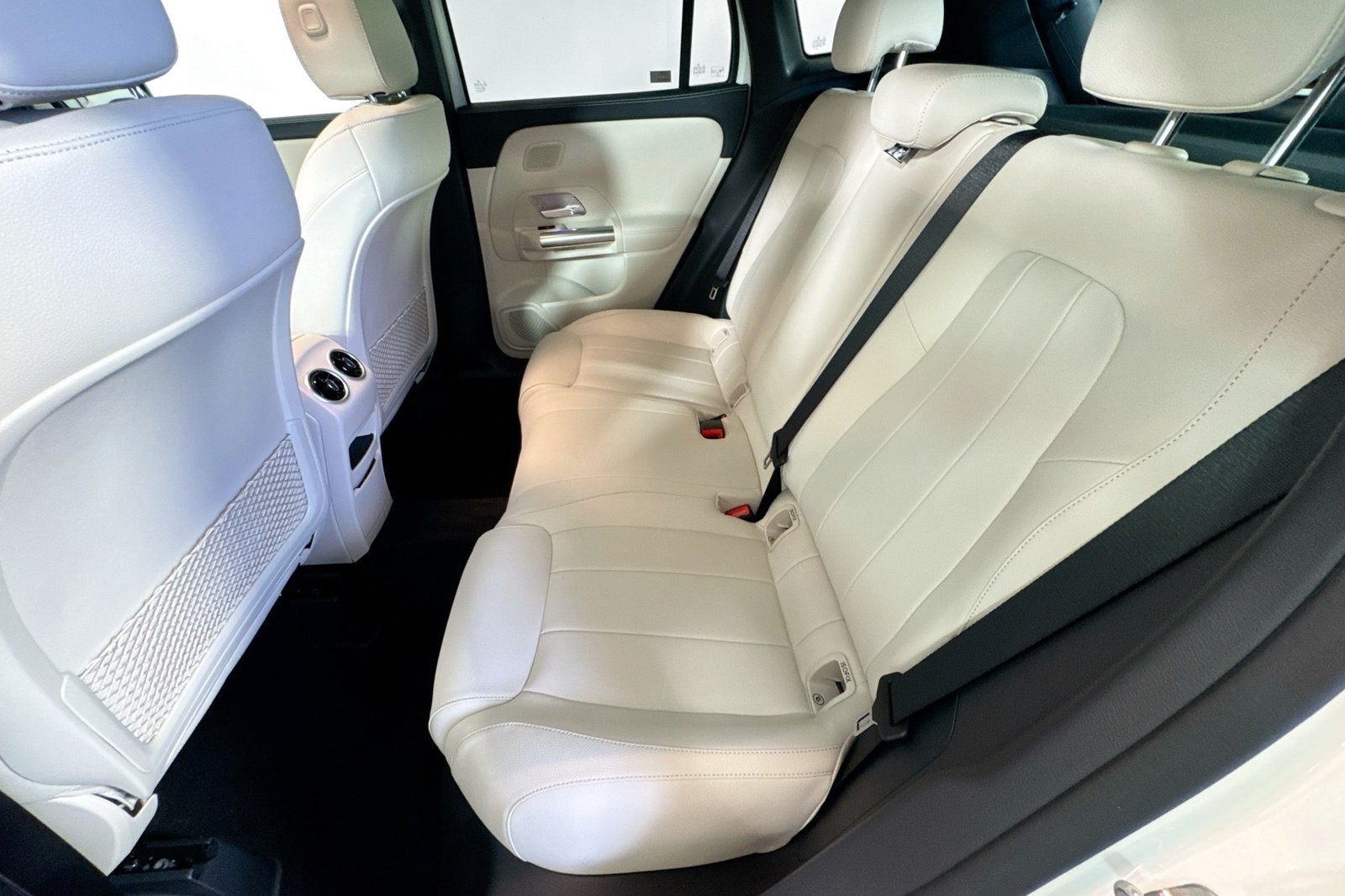 New 2026 Polar White Mercedes-Benz GLA 250 image 22